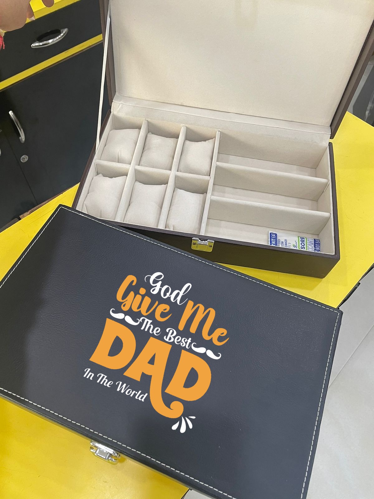 Watch m sunglasses organiser