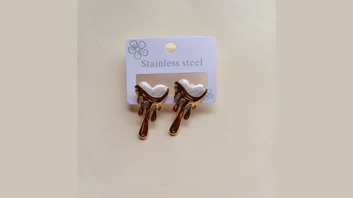 White Heart Melting Gold Earrings