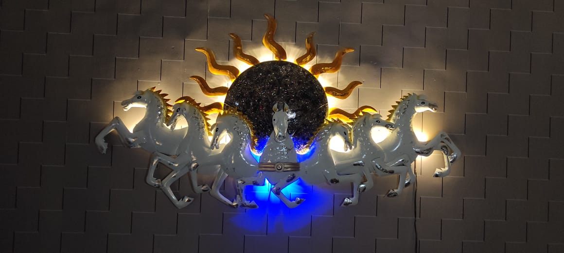 White Gold Seven Horse 1001