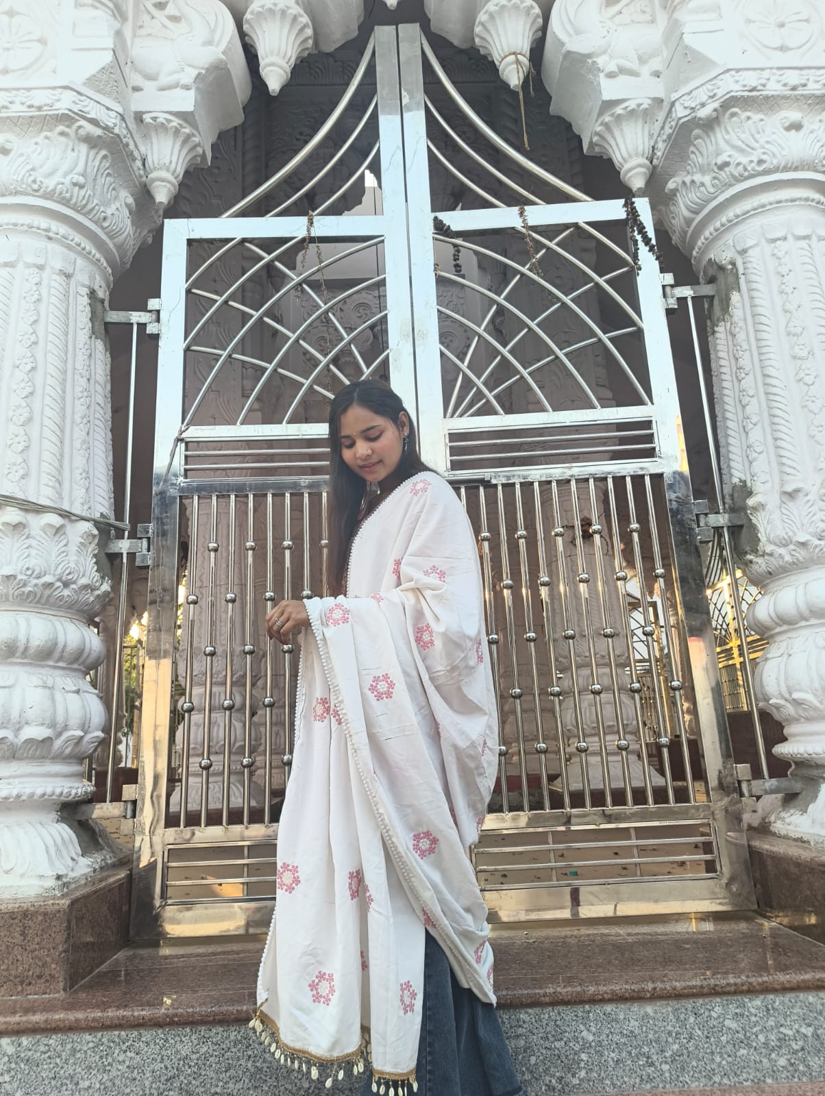 Premium Dull Fabric Shawl with Pink & White Floral Embroidery 🪡 | Elegant Winter Collection