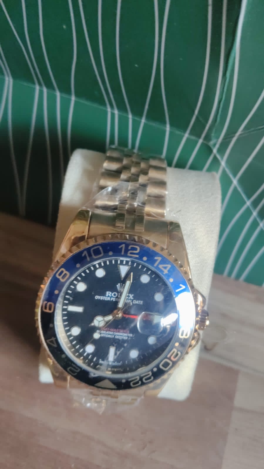 Luxury Gold-Tone Stainless Steel Analog Watch with Date Display