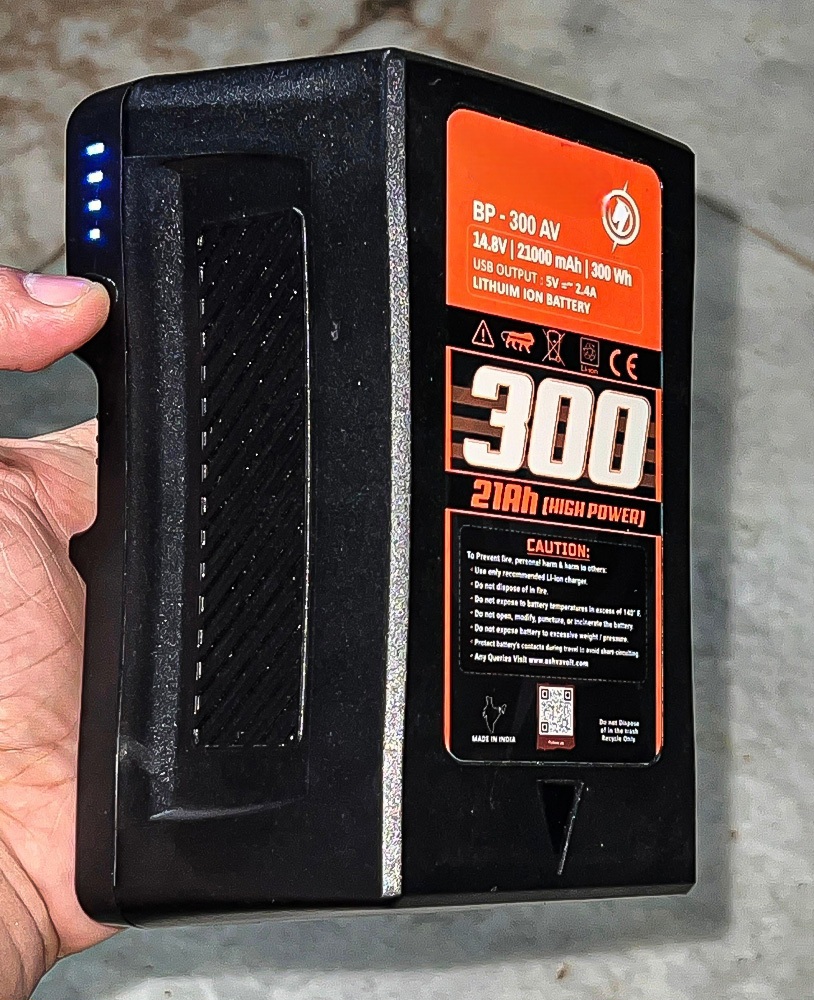 14.V  & 300W V MOUNT BATTERY