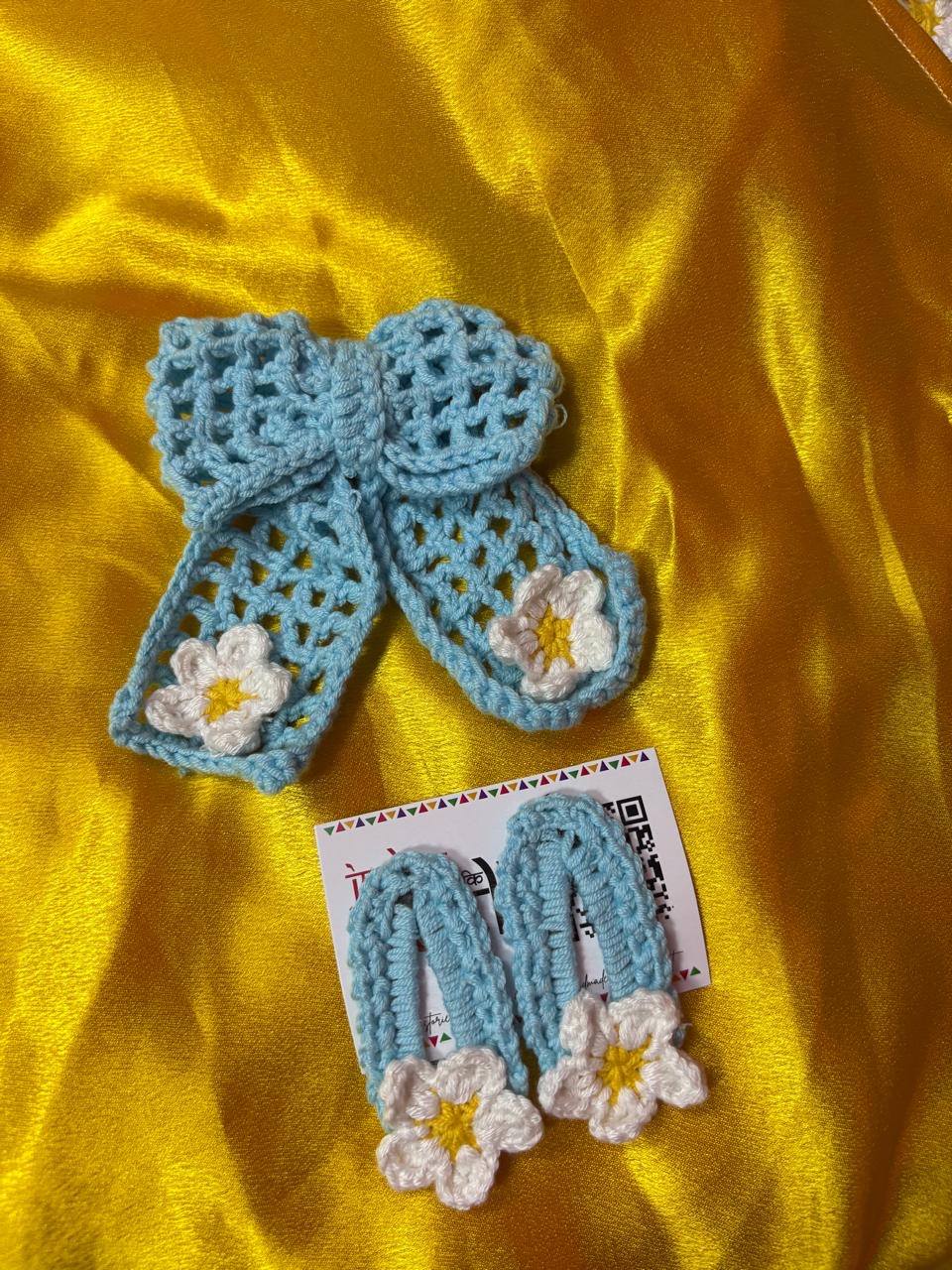 Blue bow and tic tak