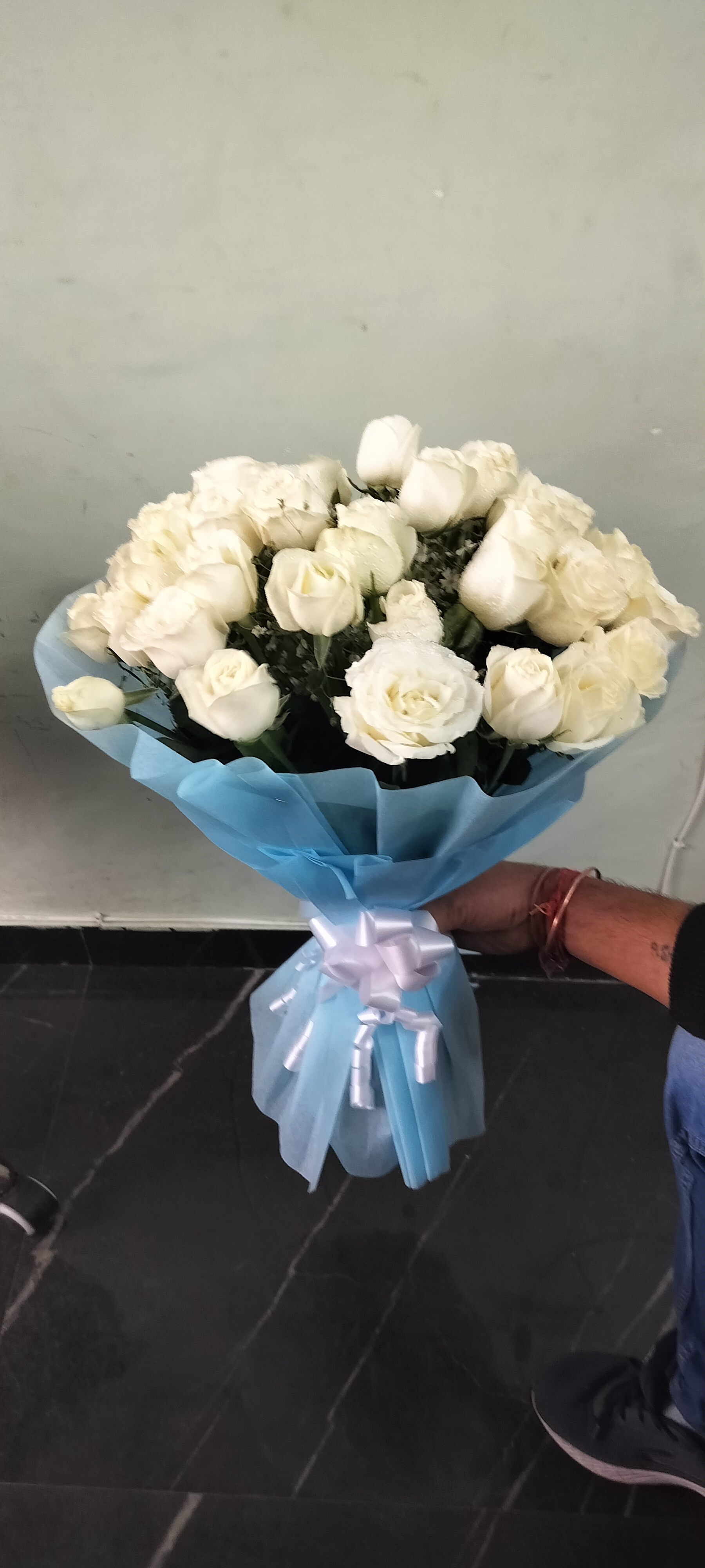 Premium 40 white rose bunch