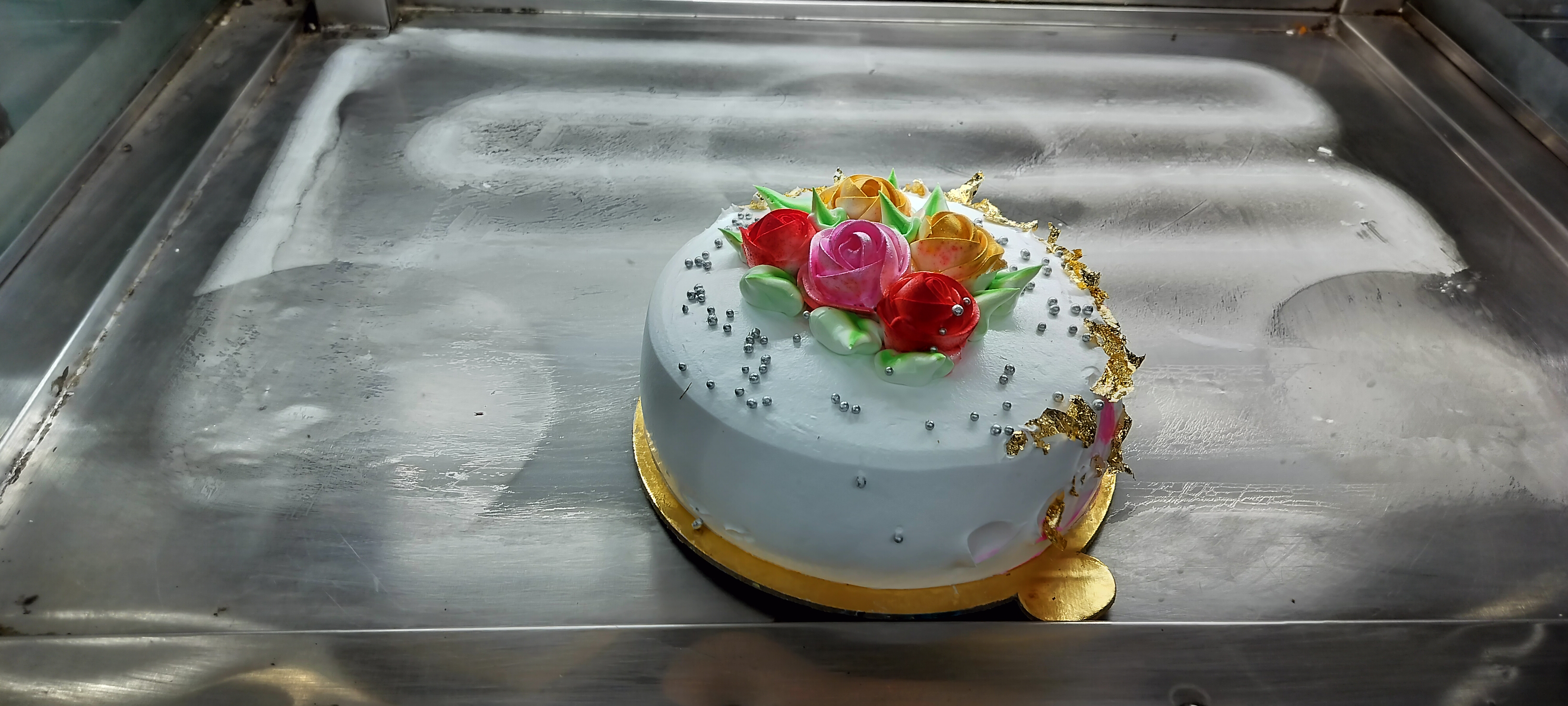 Half kg pineapple cake
